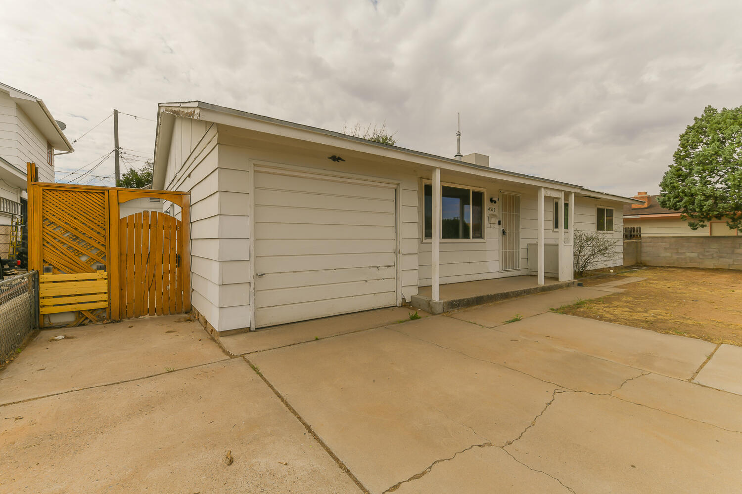 Photo 3 of Single family home for sale at 4312 Hendrix Rd NE, Albuquerque, NM 87110 | MLS# 1110694 | Listing updated on 2026-09-13