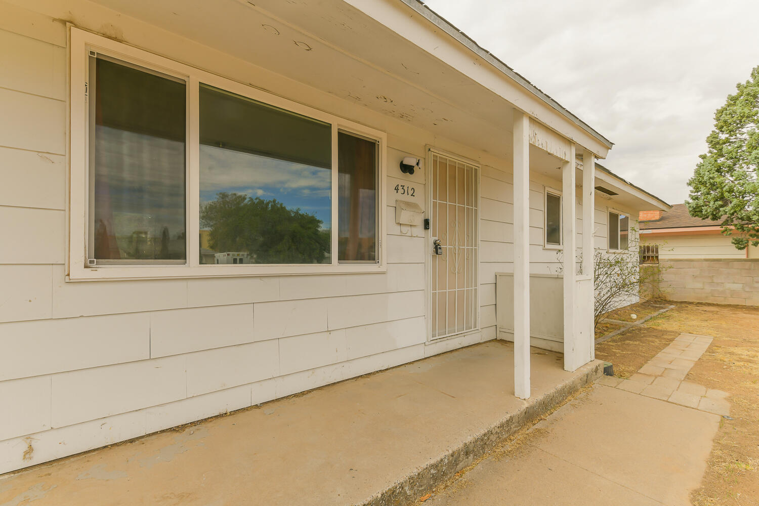 Photo 4 of Single family home for sale at 4312 Hendrix Rd NE, Albuquerque, NM 87110 | MLS# 1110694 | Listing updated on 2026-09-13