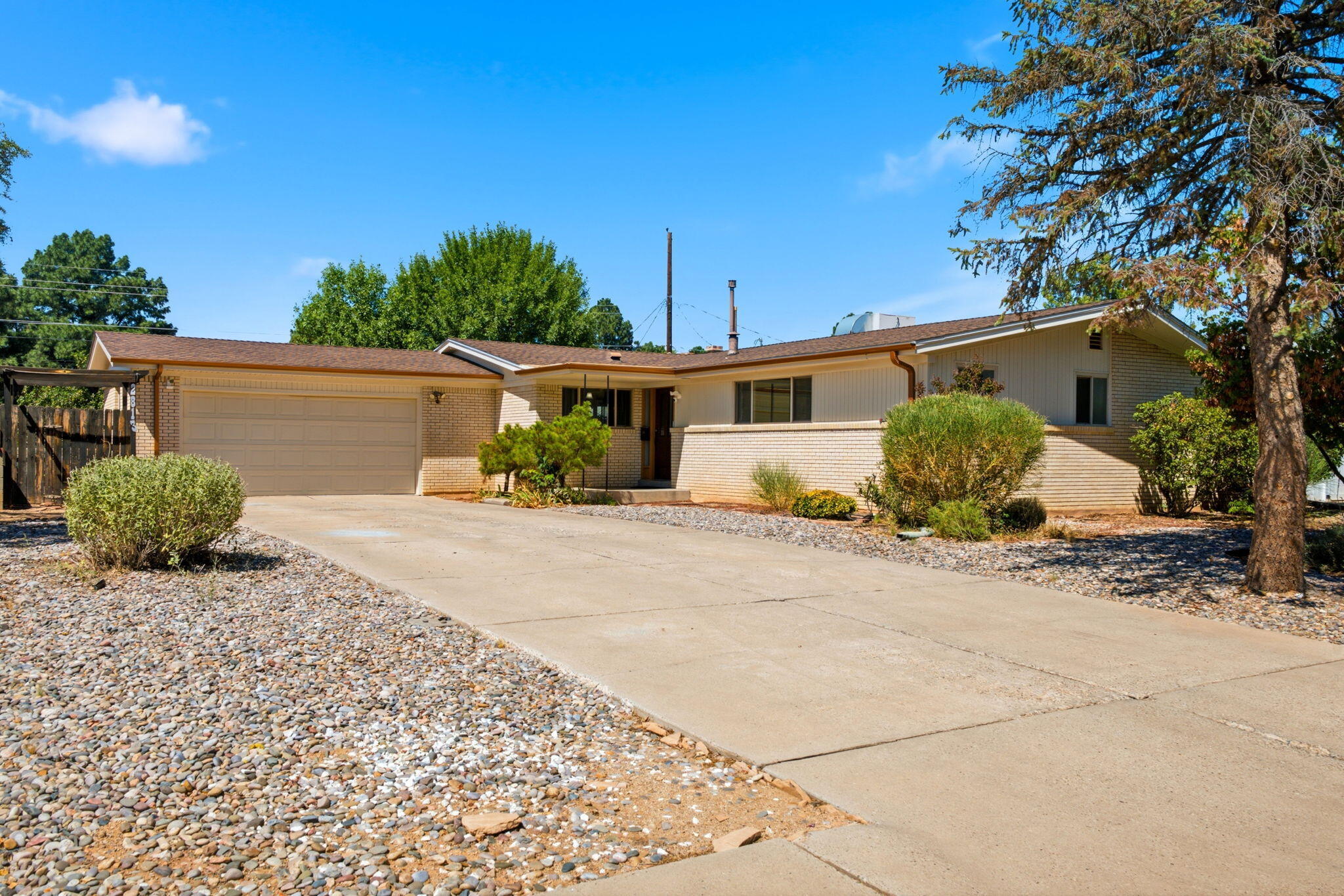 Photo 1 of Single family home for sale at 2813 Espanola St Ne, Albuquerque, NM 87110 | MLS# 1110794 | Listing updated on 2026-09-14