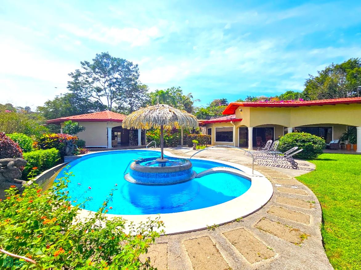 6 bed Single Family Homes For Sale in Atenas, Alajuela - 1