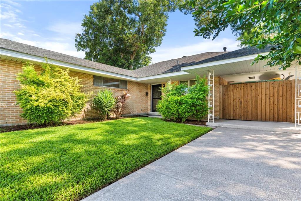 Photo 1 of Single family home for sale at 529 Oaklawn Dr, Metairie, LA 70005 | MLS# 2576884 | Listing updated on 2026-09-12