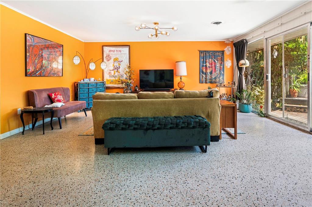 Photo 2 of Single family home for sale at 529 Oaklawn Dr, Metairie, LA 70005 | MLS# 2576884 | Listing updated on 2026-09-12