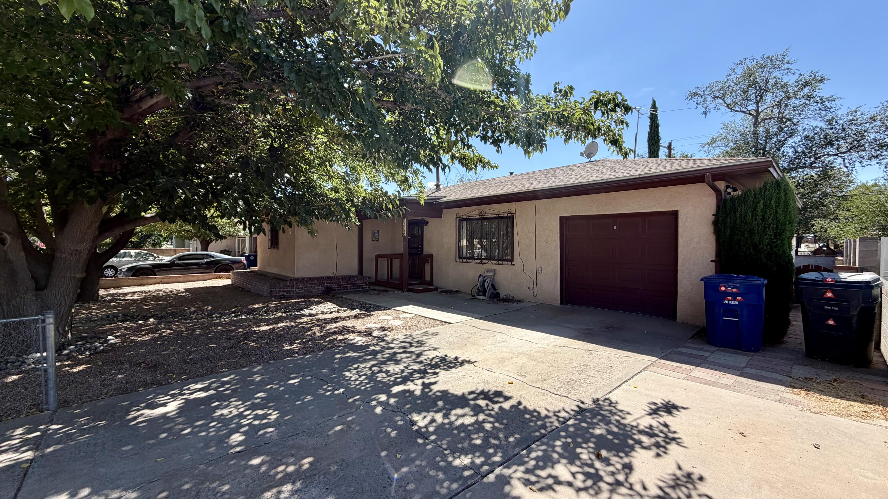 Photo 1 of Sale Pending at 309 Estancia Dr Nw, Albuquerque, NM 87105 | MLS# 1110879 | Listing updated on 2026-09-16