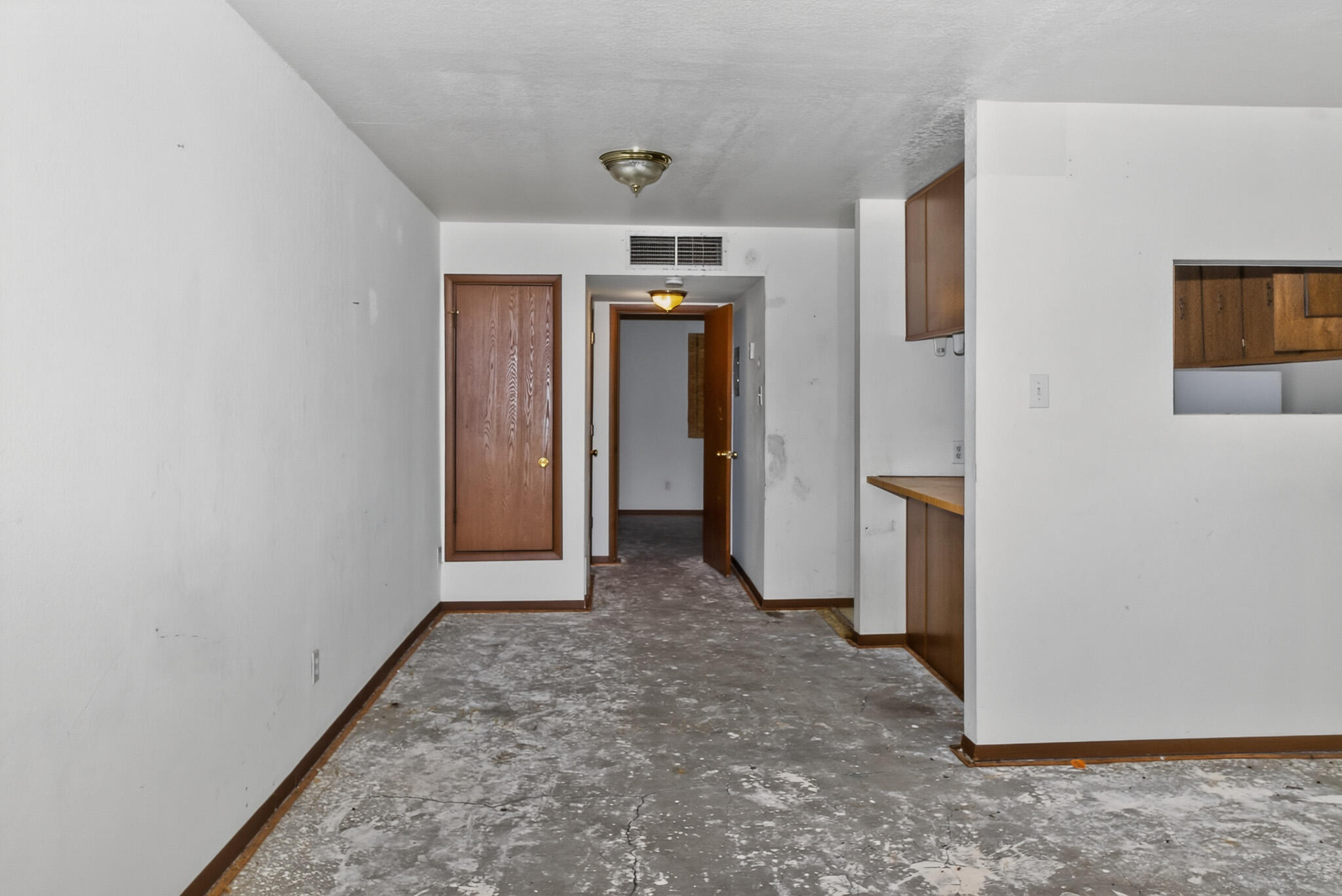 Photo 3 of Sale Pending at 1025 Valencia Dr Se #APT 16, Albuquerque, NM 87108 | MLS# 1110894 | Listing updated on 2026-09-15