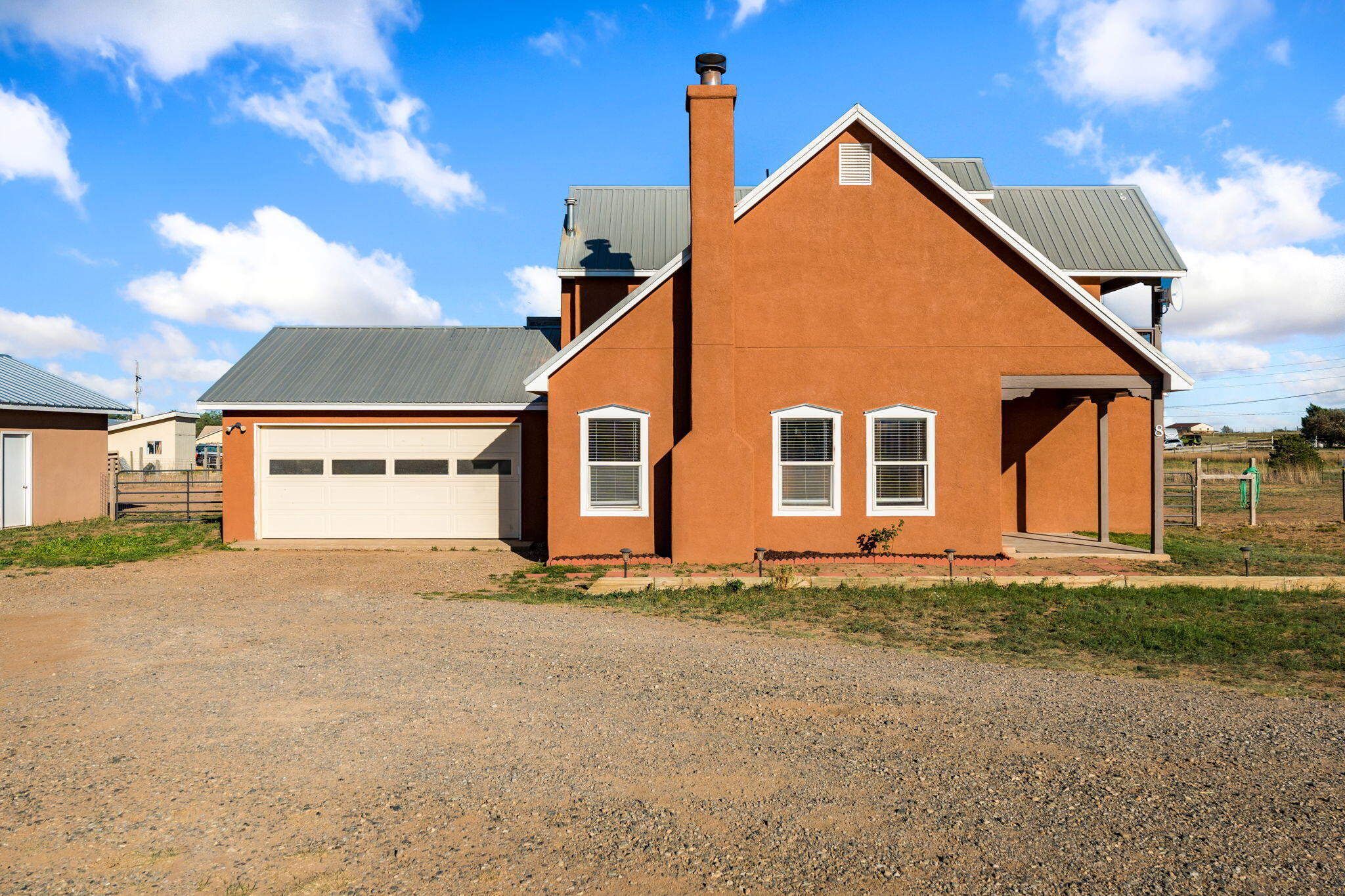Photo 2 of Single family home for sale at 8 Starlight Acres Dr, Edgewood, NM 87015 | MLS# 1110927 | Listing updated on 2026-09-13