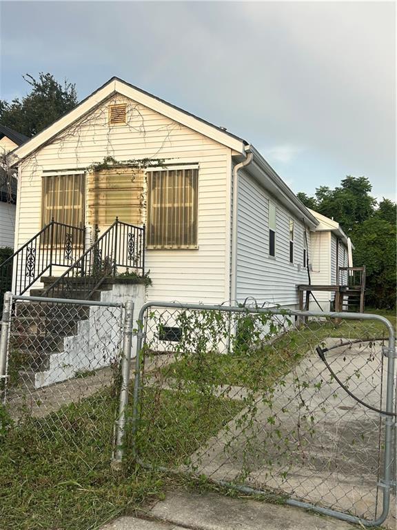 Single family home for sale at 4121 Gibson St, New Orleans, LA 70122 | MLS# 2577197