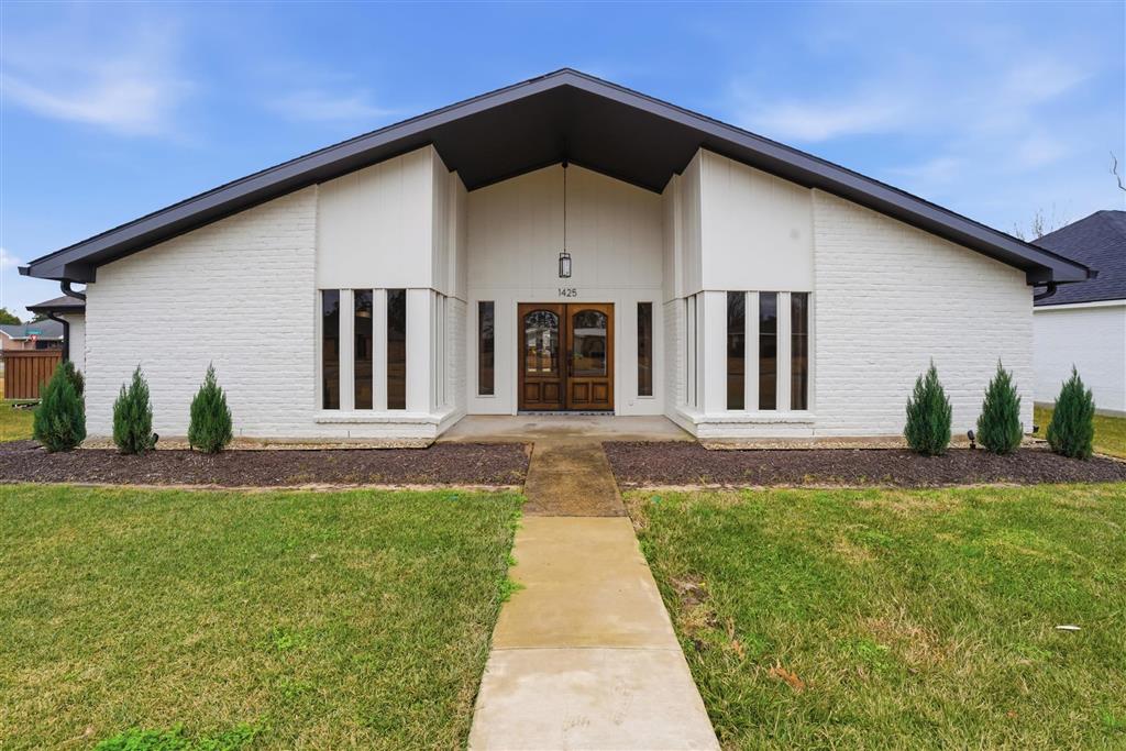 1425 N Chateau Circle