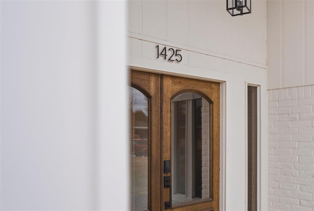 1425 N Chateau Circle — photo 2