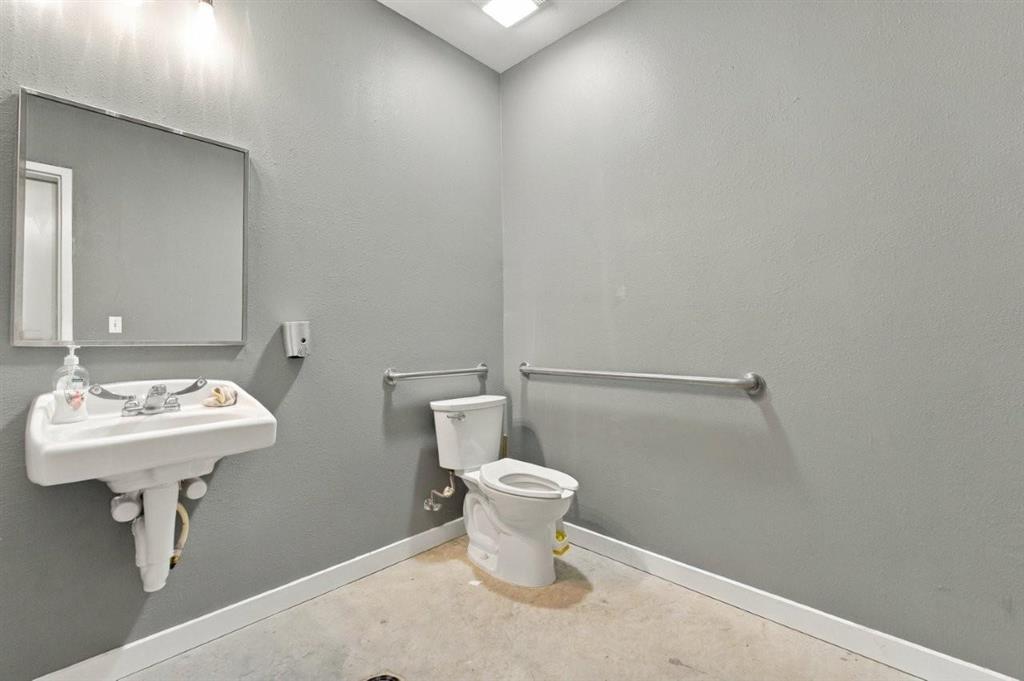 1802 Burton Street E — photo 17
