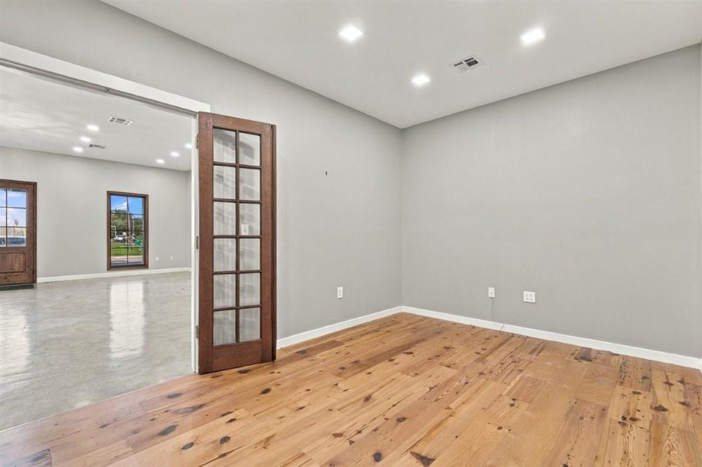 1802 Burton Street E — photo 8