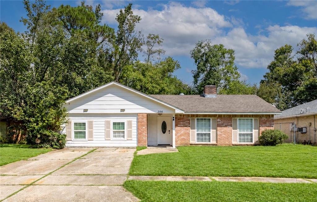 Photo 1 of Single family home for sale at 206 S Queens Dr, Slidell, LA 70458 | MLS# 2577600 | Listing updated on 2026-10-15