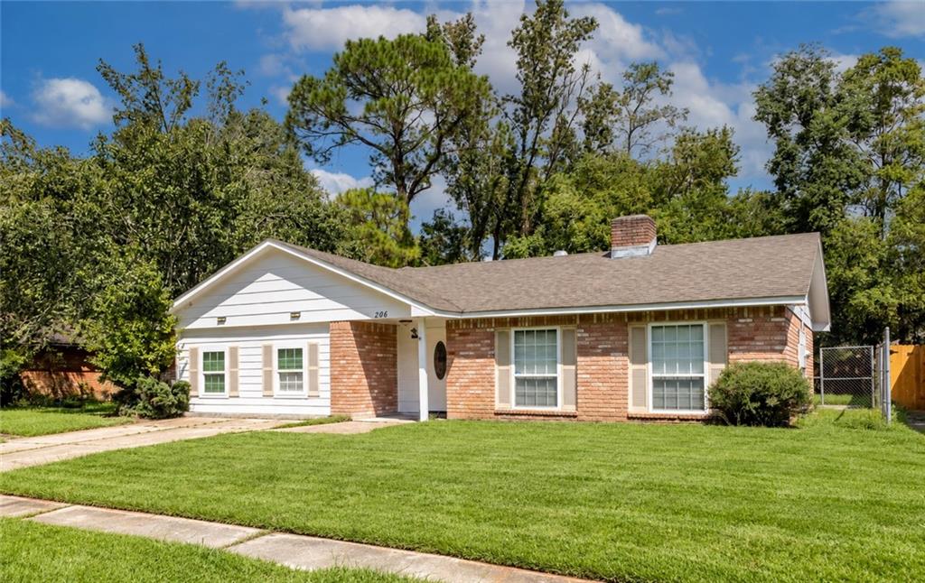 Photo 2 of Single family home for sale at 206 S Queens Dr, Slidell, LA 70458 | MLS# 2577600 | Listing updated on 2026-10-15