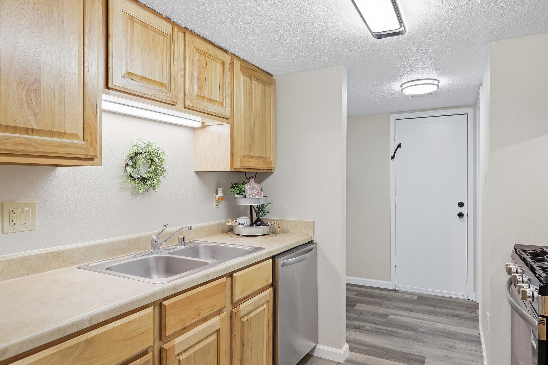 Photo 2 of Sale Pending at 8333 Comanche Rd Ne #2B, Albuquerque, NM 87110 | MLS# 1111253 | Listing updated on 2026-10-21