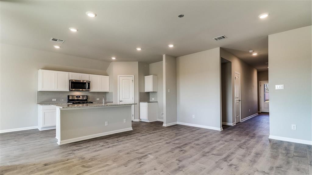 8101 Caden Lane — photo 2