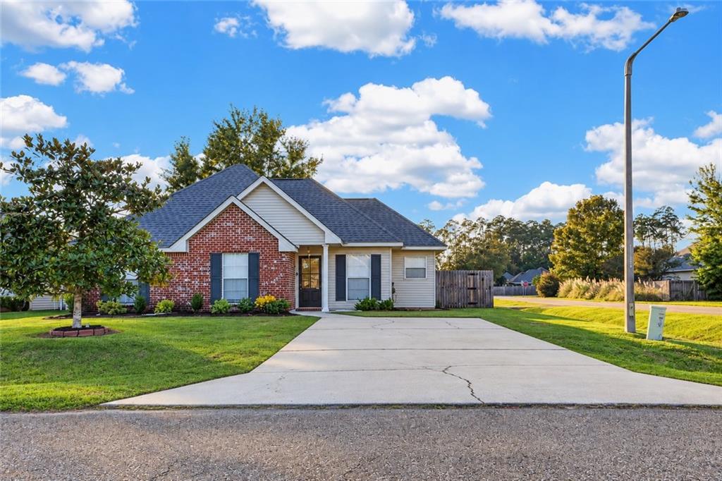 Photo 1 of Single family home for sale at 70063 4th Street, Covington, LA 70433 | MLS# 2578611 | Listing updated on 2026-09-25