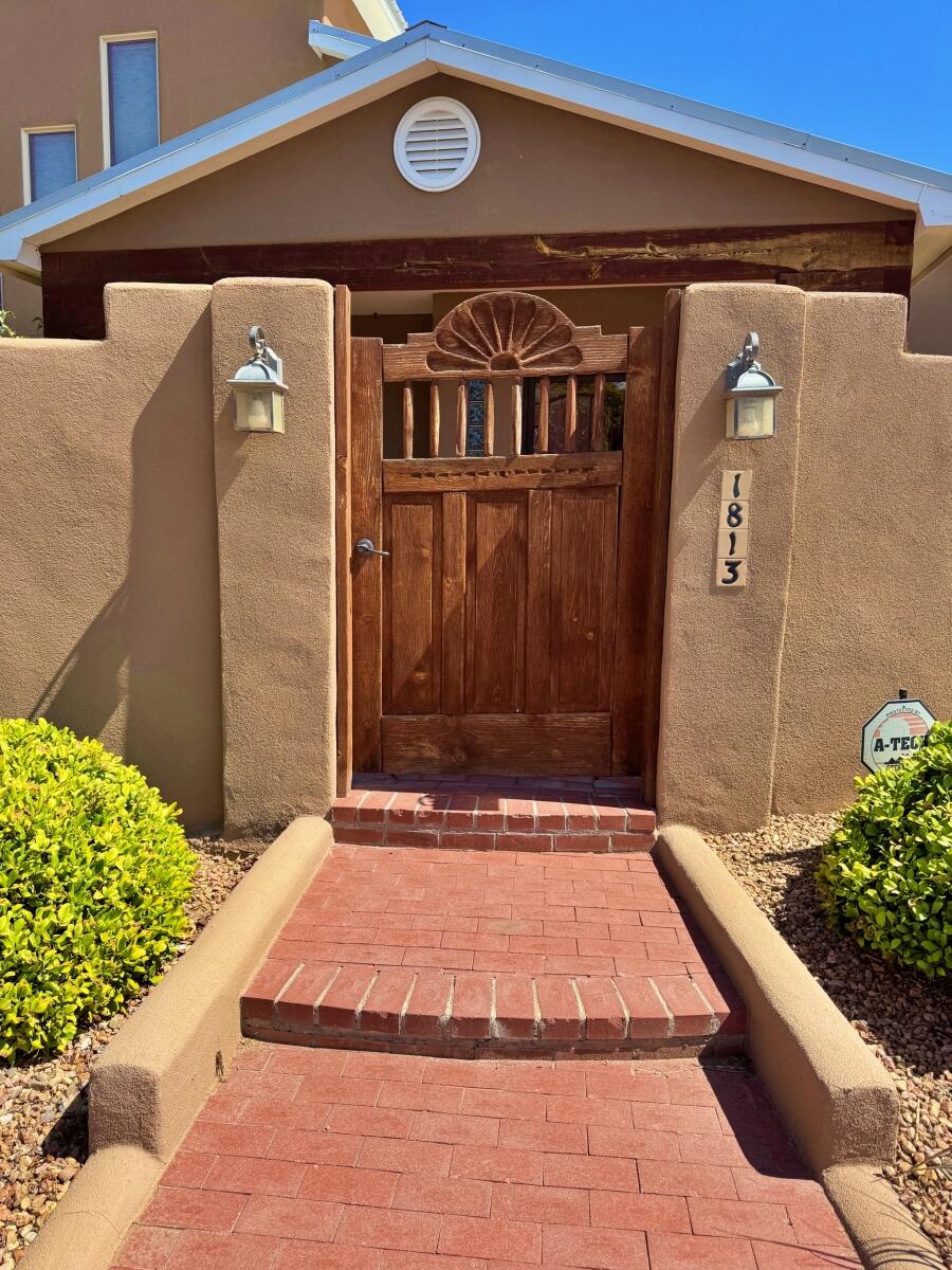 Photo 4 of Single family home for sale at 1813 Calle Barbarita NW, Albuquerque, NM 87107 | MLS# 1111501 | Listing updated on 2026-09-25