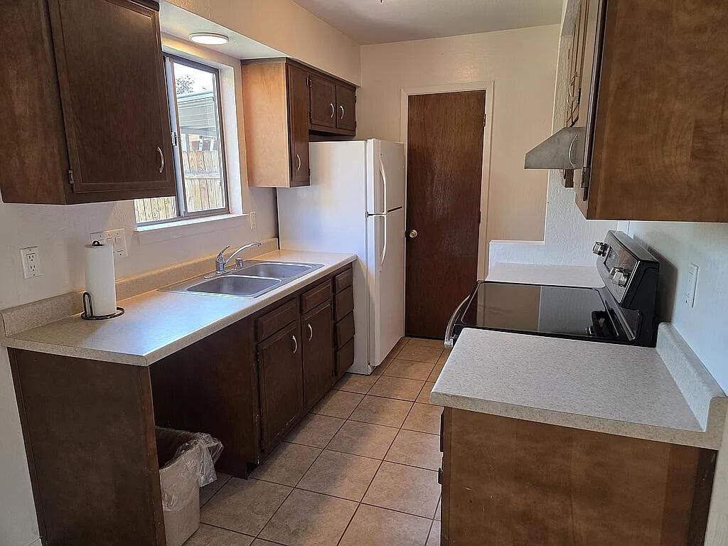 Photo 2 of Townhouse for sale at 545 Berry Rd Nw, Albuquerque, NM 87107 | MLS# 1111528 | Listing updated on 2026-09-25