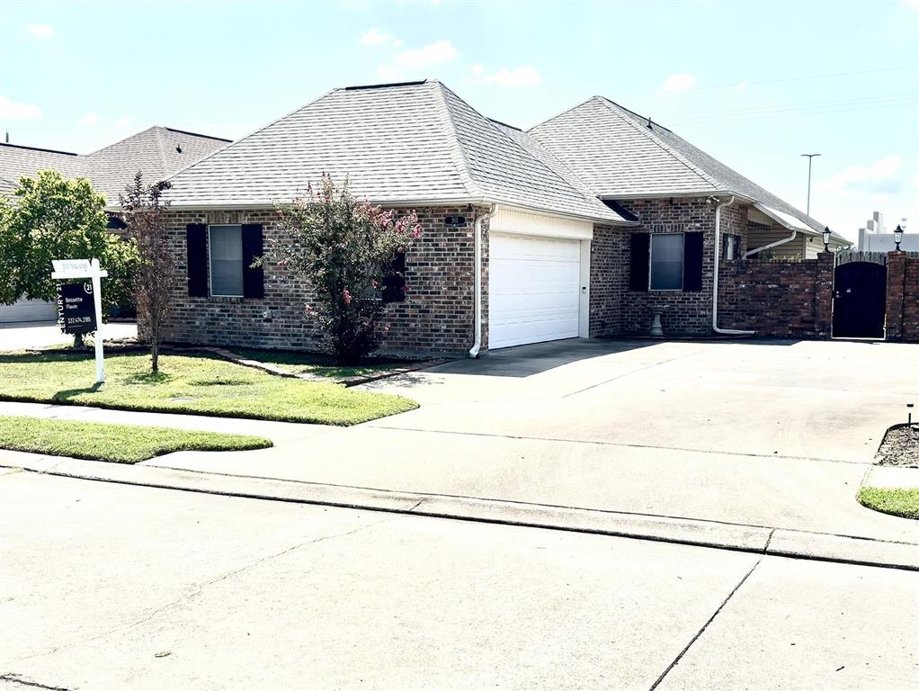 203 Pecanwood Drive — photo 2