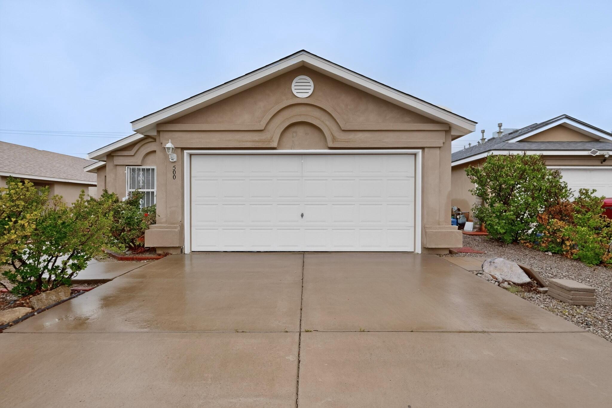 Photo 3 of Sale Pending at 500 Adirondack Pl Se, Albuquerque, NM 87123 | MLS# 1111736 | Listing updated on 2026-10-21