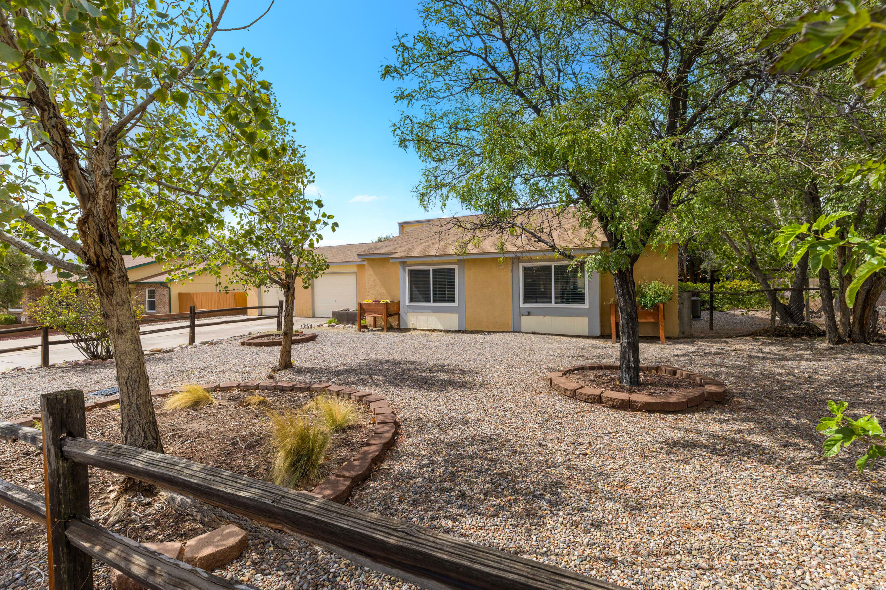 Photo 2 of Single family home for sale at 749 Littler Dr Se, Rio Rancho, NM 87124 | MLS# 1111787 | Listing updated on 2026-10-01