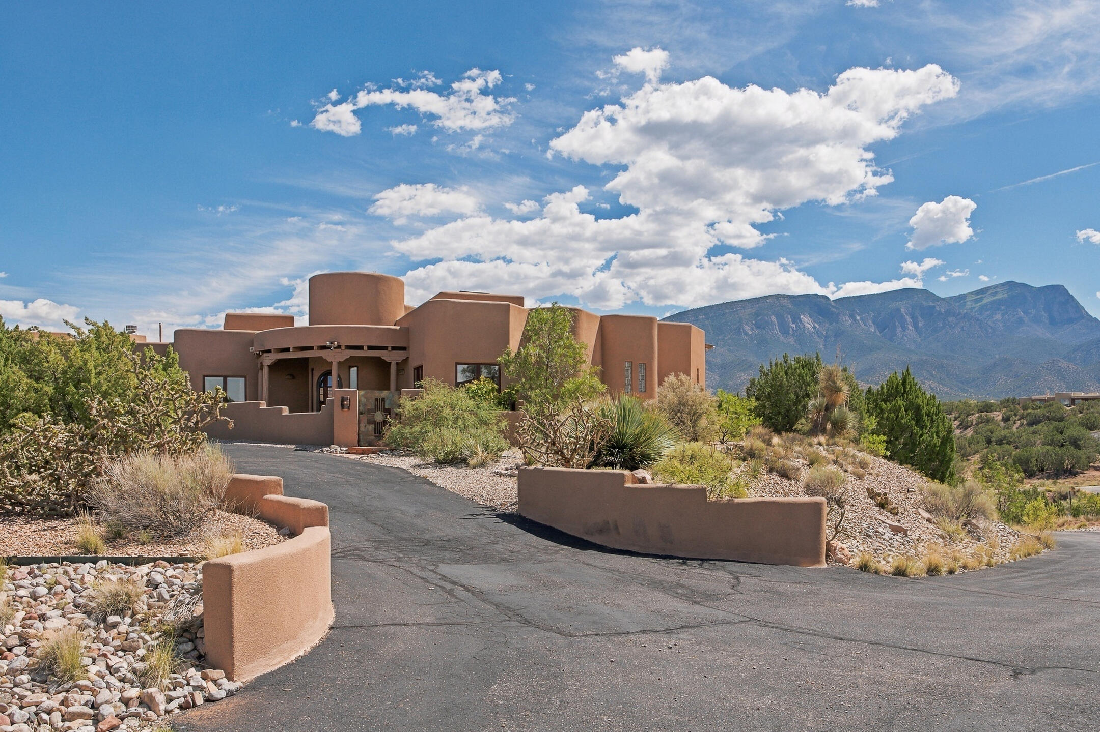 Photo 1 of Single family home for sale at 2 Lees Rd, Placitas, NM 87043 | MLS# 1111804 | Listing updated on 2026-10-04