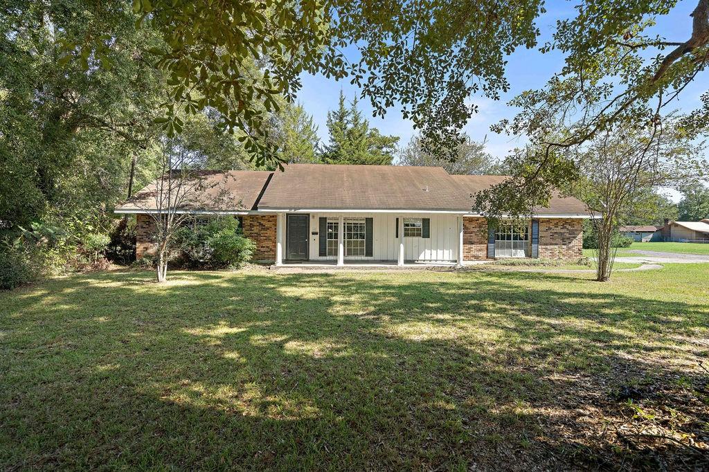 Photo 1 of Single family home for sale at 1011 W 10th Street, Bogalusa, LA 70427 | MLS# 2579734 | Listing updated on 2026-10-02