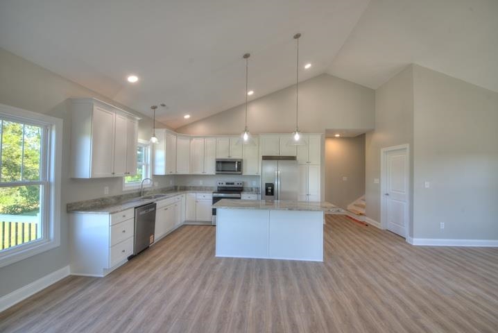 63 Woodridge Ln