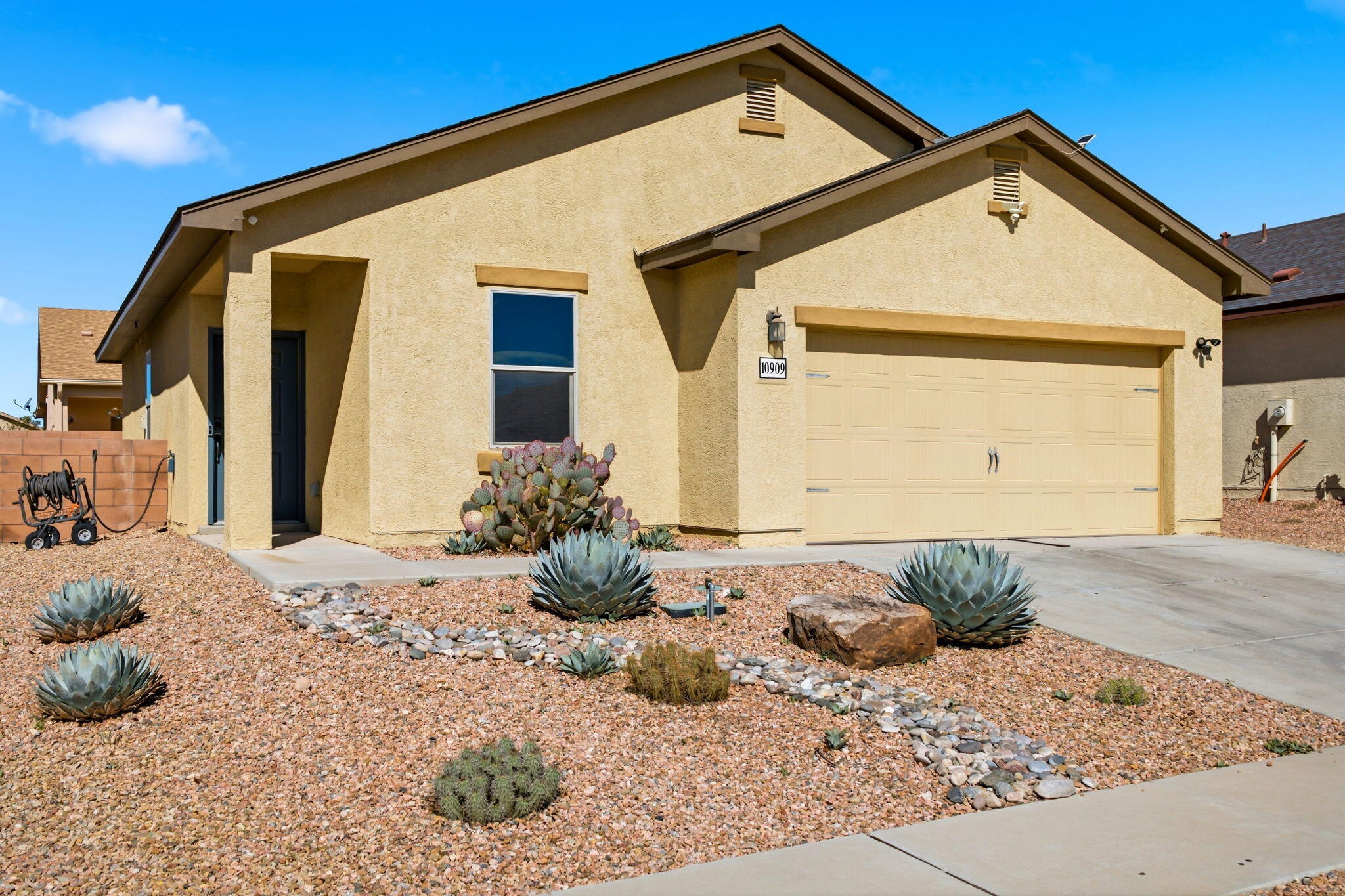 Photo 3 of Single family home for sale at 10909 Del Carmen St Nw, Albuquerque, NM 87114 | MLS# 1111907 | Listing updated on 2026-10-03