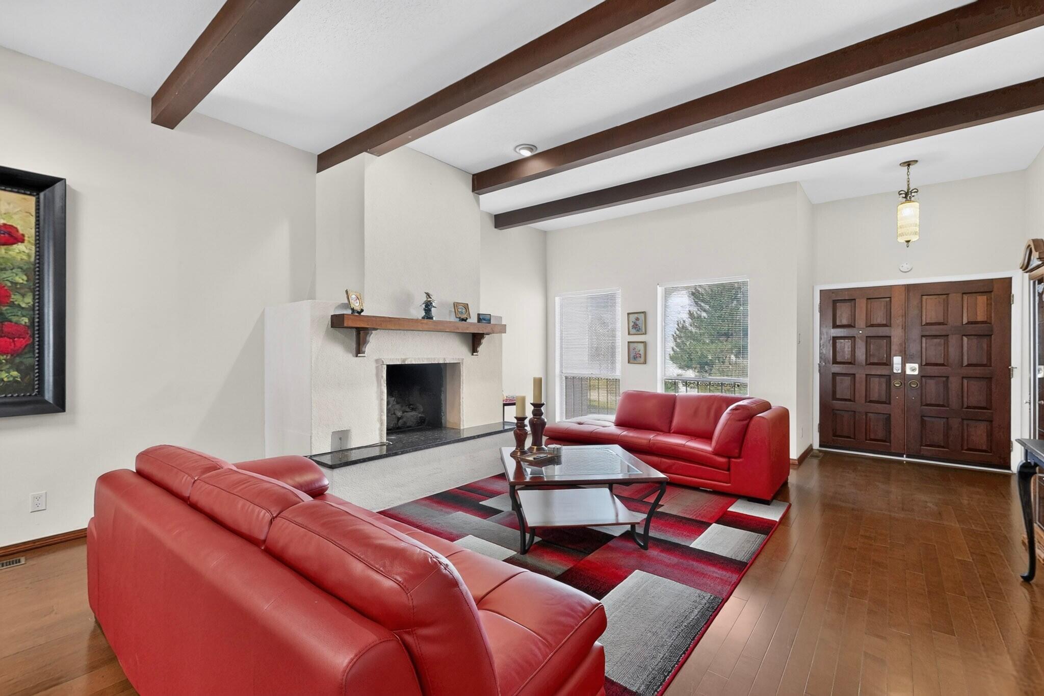 Photo 4 of Townhouse for sale at 1407 Wagon Train Dr SE, Albuquerque, NM 87123 | MLS# 1111993 | Listing updated on 2026-10-05