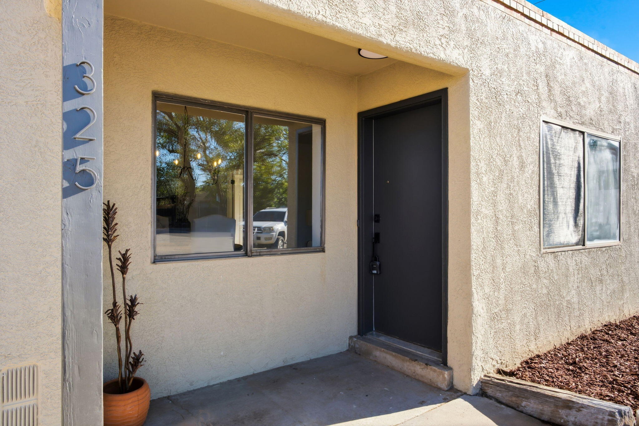 Photo 3 of Townhouse for sale at 325 Shannon Pl NW, Albuquerque, NM 87107 | MLS# 1111996 | Listing updated on 2026-10-05