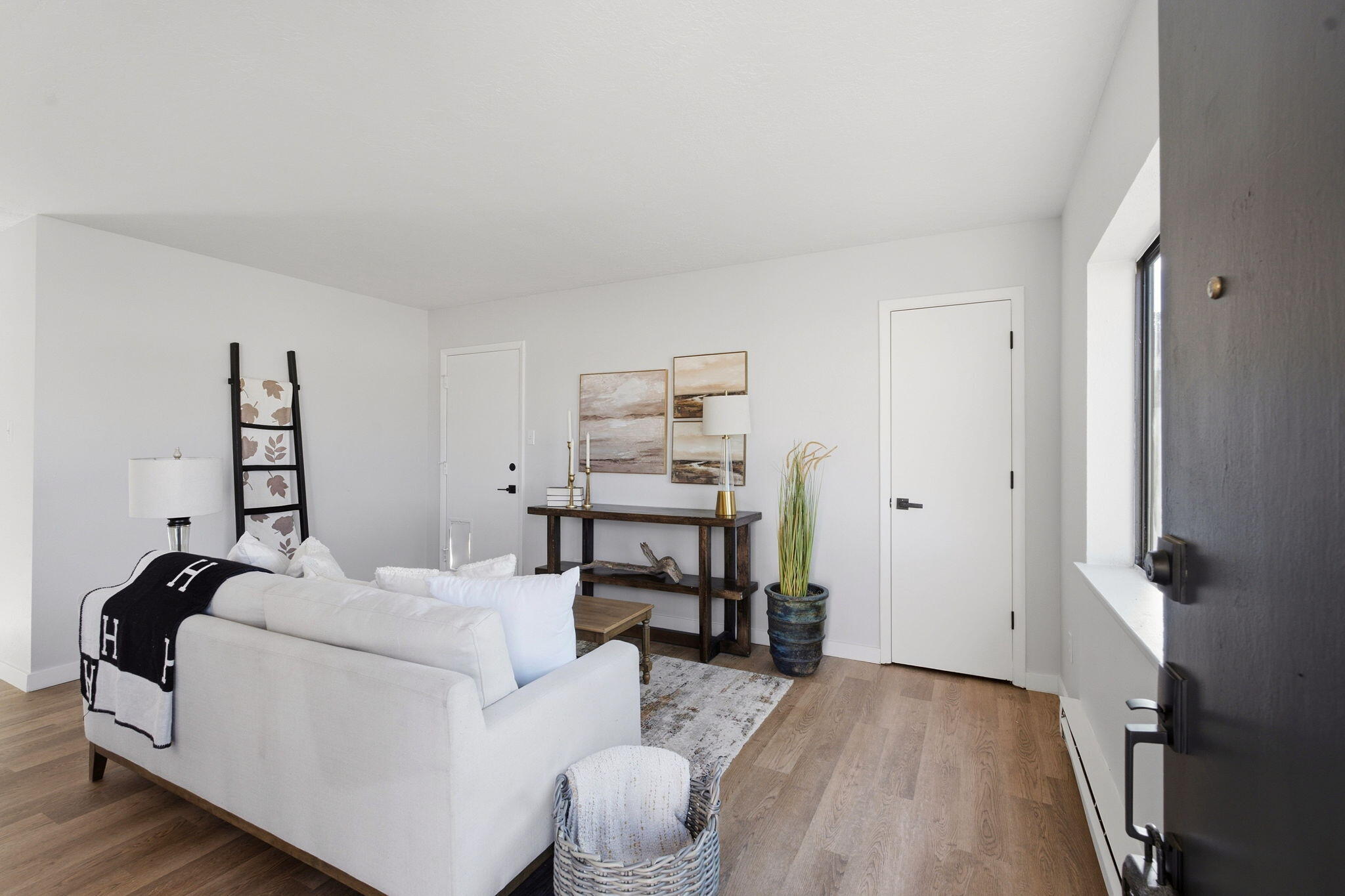 Photo 4 of Townhouse for sale at 325 Shannon Pl NW, Albuquerque, NM 87107 | MLS# 1111996 | Listing updated on 2026-10-05