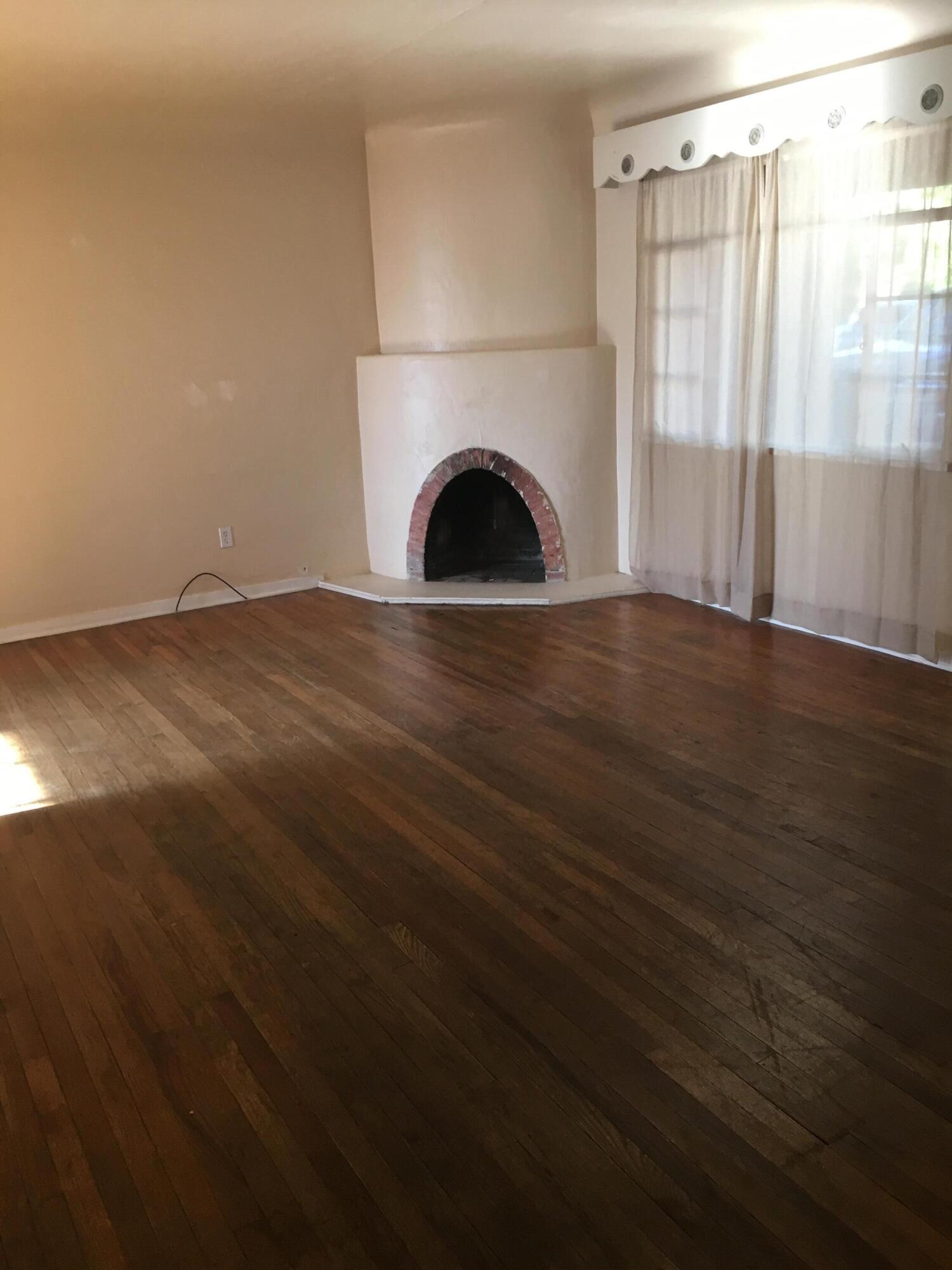 Photo 3 of Sale Pending at 309 Cardenas Dr Ne, Albuquerque, NM 87108 | MLS# 1111997 | Listing updated on 2026-10-08