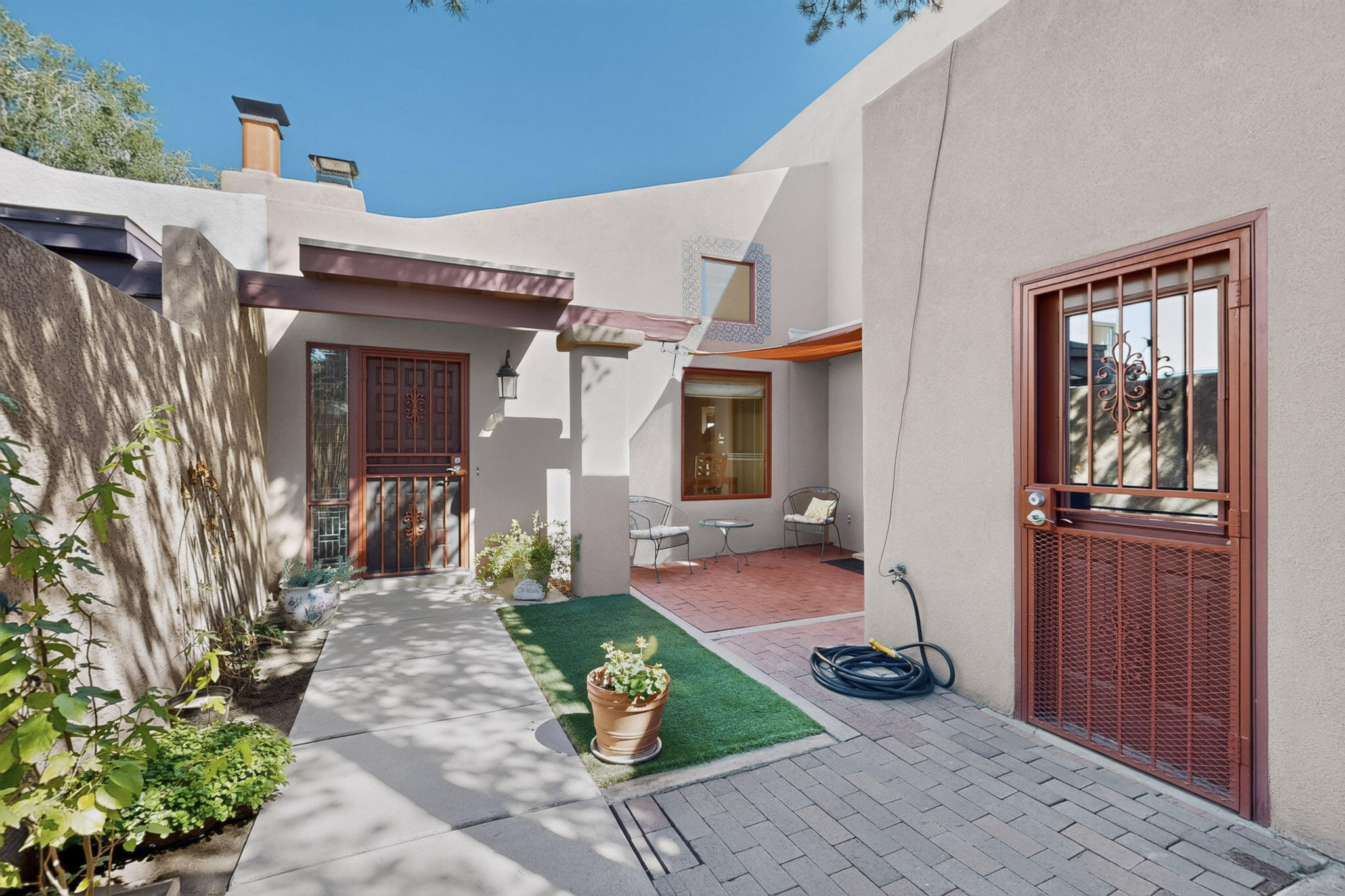 Photo 3 of Sale Pending at 2925 Cutler Ave NE, Albuquerque, NM 87106 | MLS# 1112016 | Listing updated on 2026-10-08