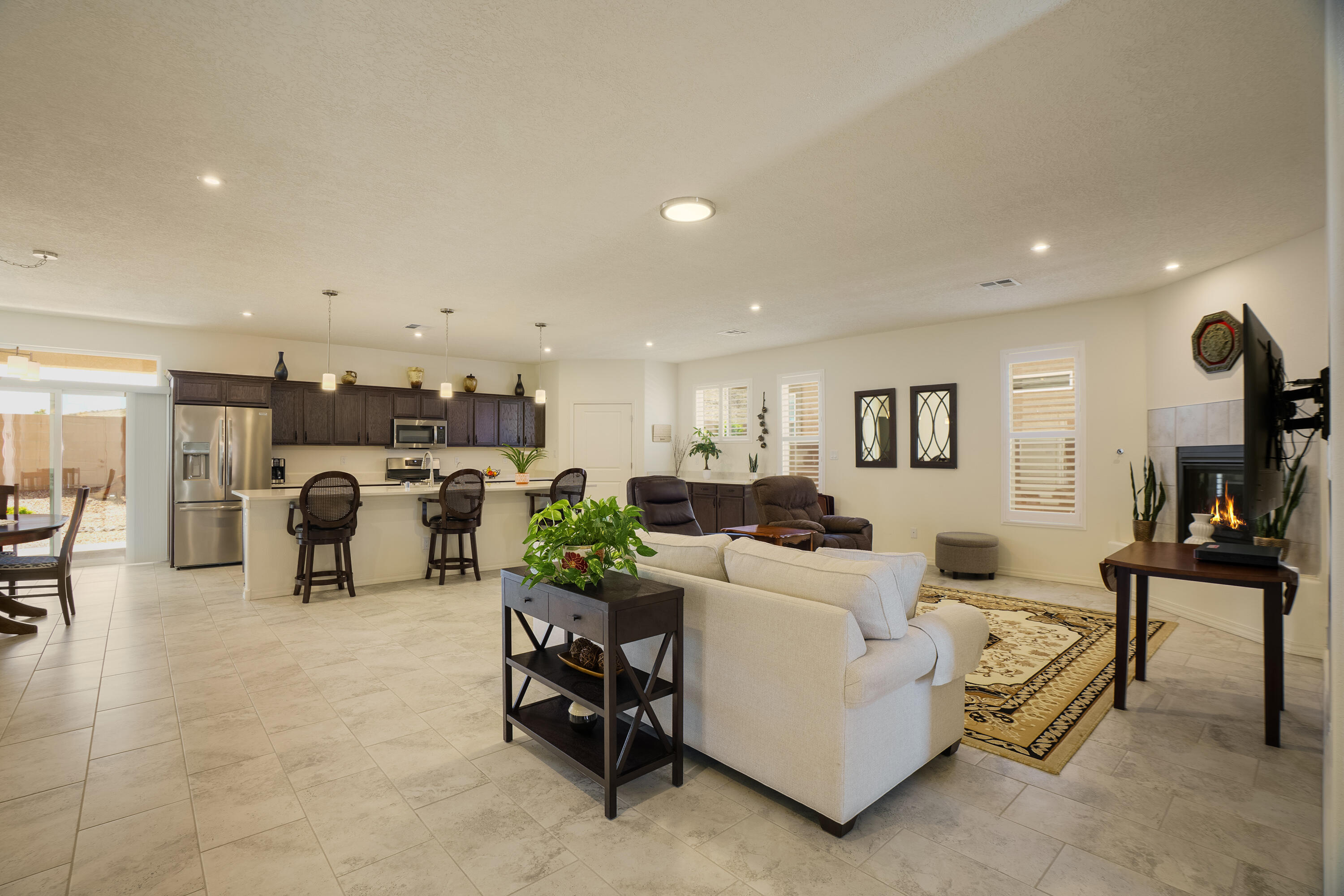 Photo 3 of Single family home for sale at 590 Rio Chama Cir Sw, Los Lunas, NM 87031 | MLS# 1112039 | Listing updated on 2026-10-06