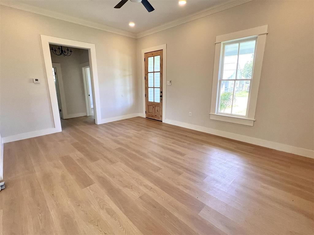 1014 Iris Street — photo 3