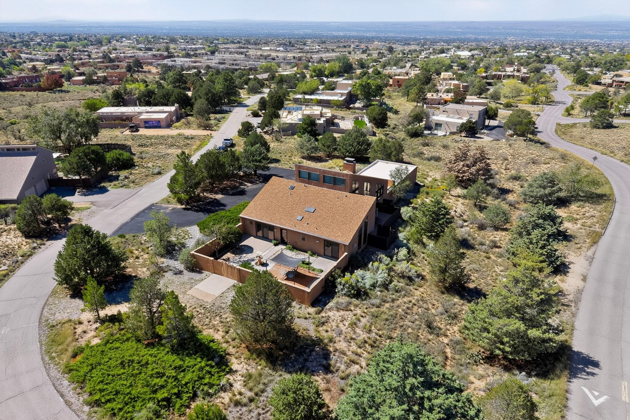 Photo 4 of Single family home for sale at 450 Live Oak Ln NE, Albuquerque, NM 87122 | MLS# 1112061 | Listing updated on 2026-10-08