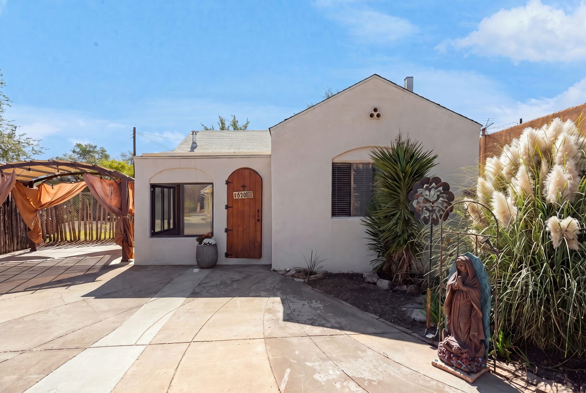 Photo 2 of Single family home for sale at 620 Iron Ave Sw, Albuquerque, NM 87102 | MLS# 1112082 | Listing updated on 2026-10-07