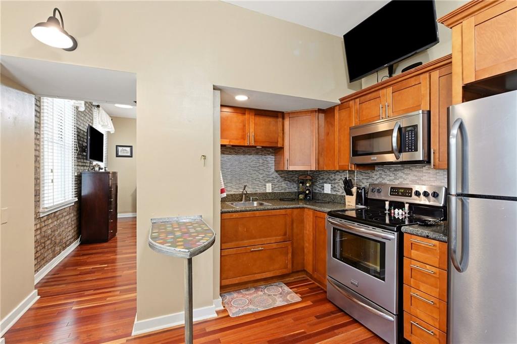 Listing Photo 5 - Condo for sale in building located at 1224Th St Charles Ave, New Orleans, LA 70130 - Unit #318