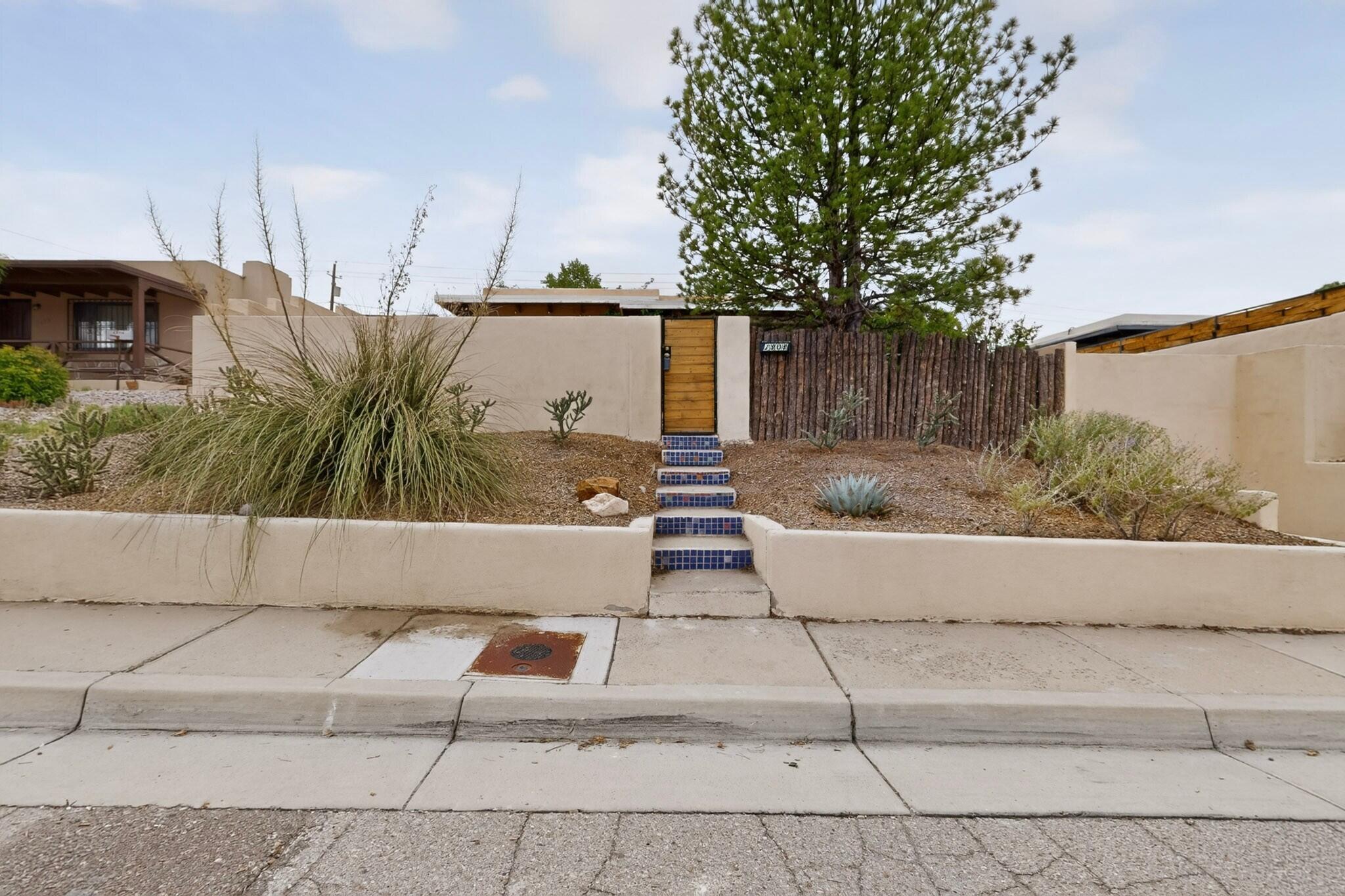 Photo 2 of Single family home for sale at 2808 Kathryn Ave Se, Albuquerque, NM 87106 | MLS# 1112135 | Listing updated on 2026-10-07