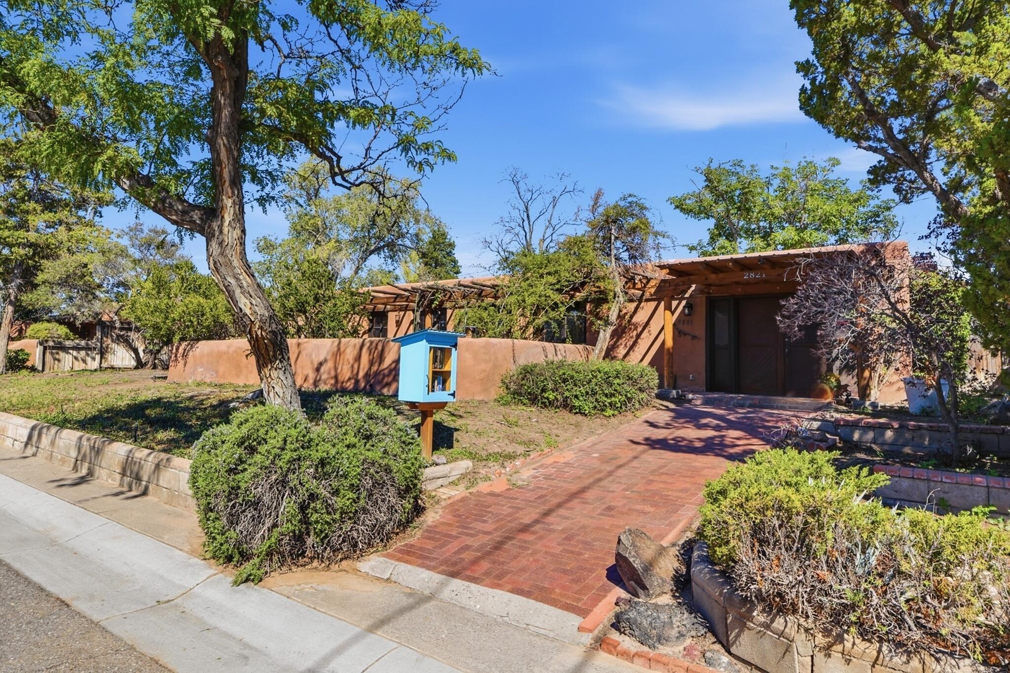 Single family home for sale at 2821 Rio Vista Ct SW, Albuquerque, NM 87105 | MLS# 1112242