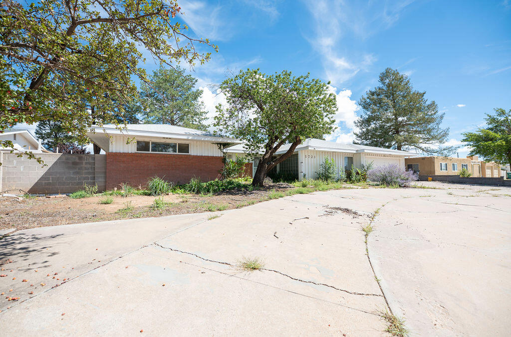 Photo 4 of Single family home for sale at 1721 Encino Ave, Grants, NM 87020 | MLS# 1112332 | Listing updated on 2026-10-11