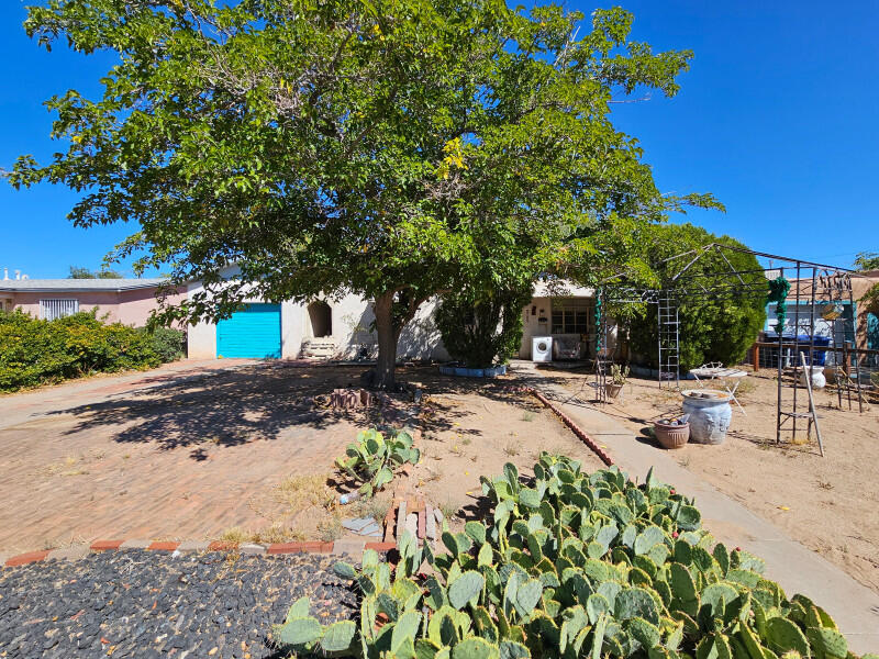 Photo 3 of Single family home for sale at 2104 Madeira Dr Ne, Albuquerque, NM 87110 | MLS# 1112335 | Listing updated on 2026-10-11