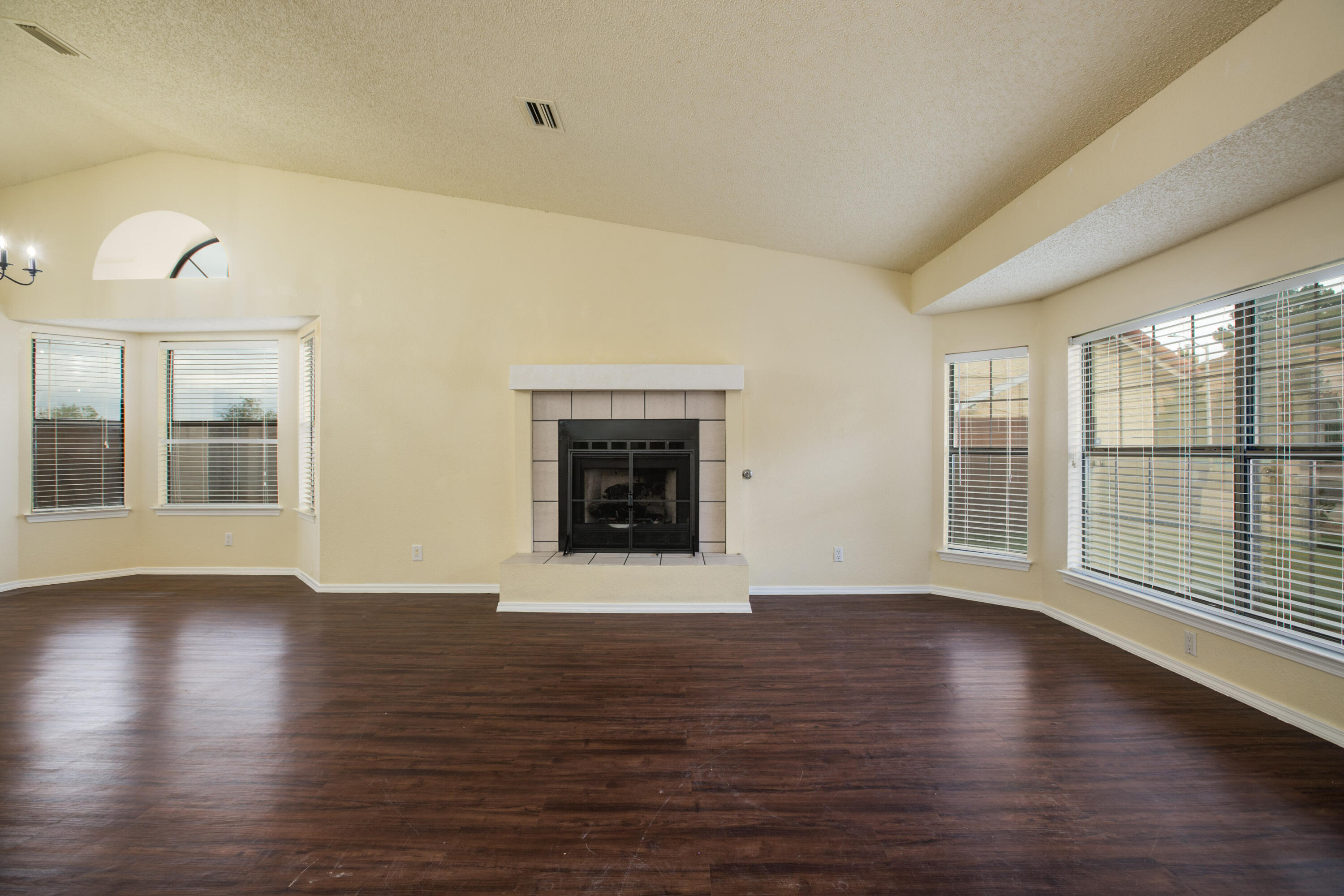 Photo 4 of Single family home for sale at 7715 Calhoun Dr NE, Albuquerque, NM 87109 | MLS# 1112387 | Listing updated on 2026-10-13