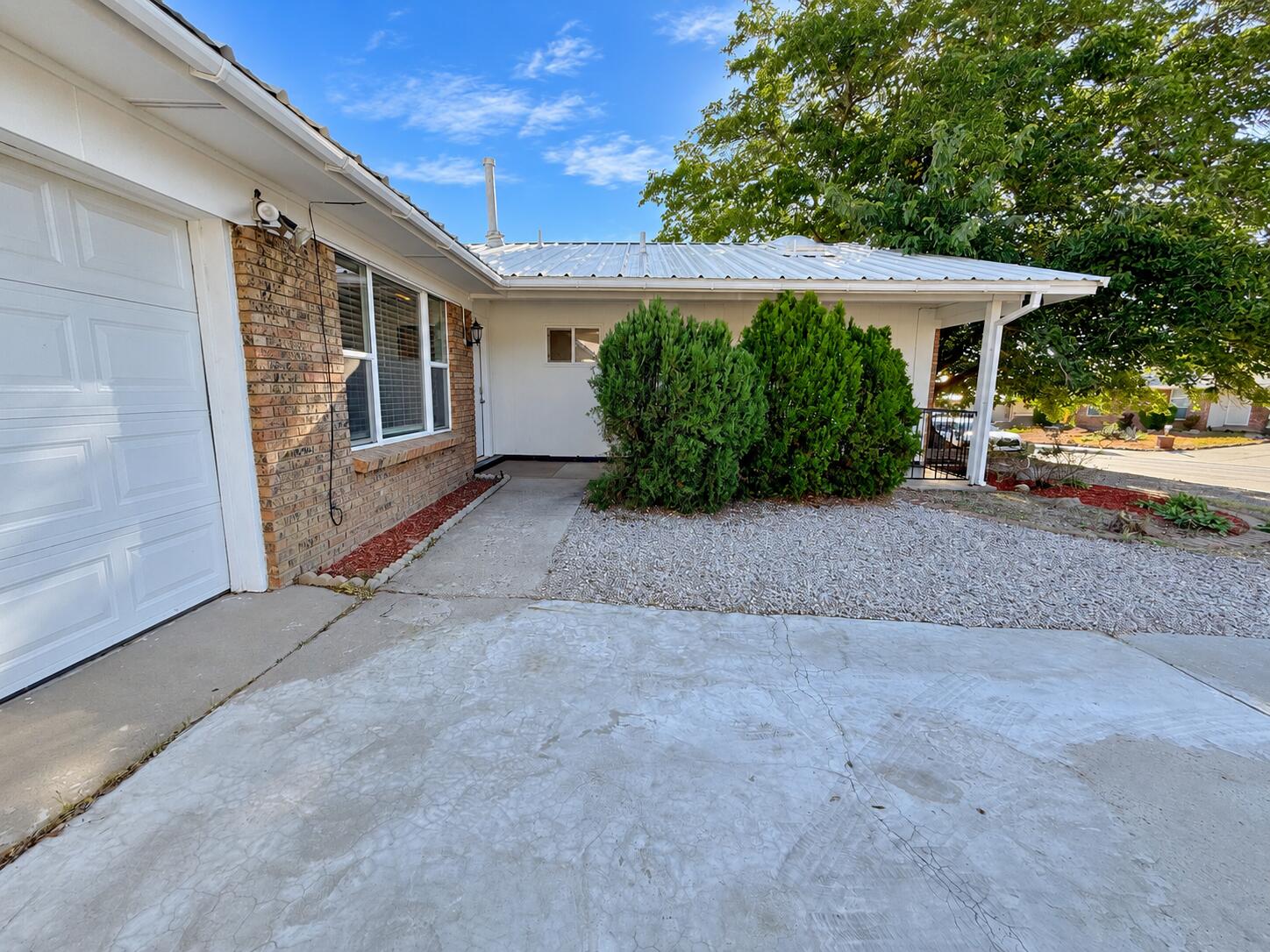 Photo 2 of Single family home for sale at 3708 Chelwood Dr Ne, Albuquerque, NM 87111 | MLS# 1112698 | Listing updated on 2026-10-21