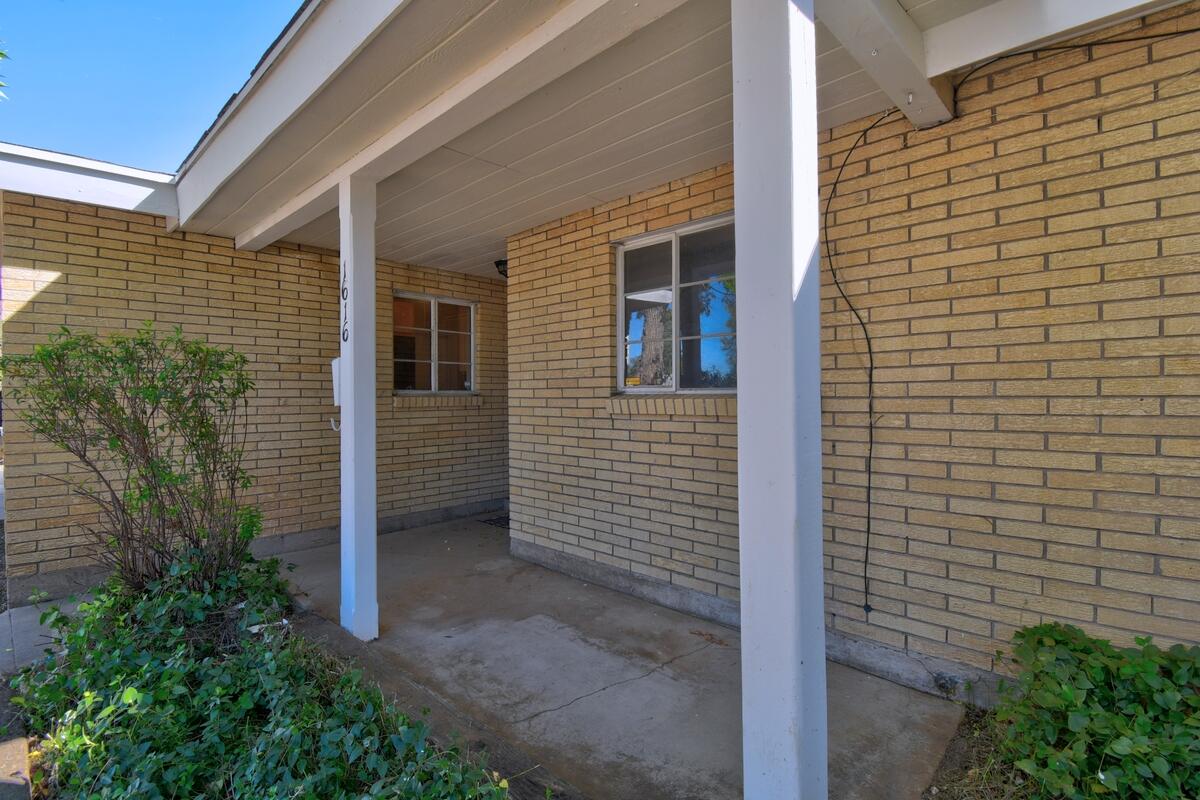 Photo 2 of Sale Pending at 1616 Indiana St Ne, Albuquerque, NM 87110 | MLS# 1112706 | Listing updated on 2026-10-21