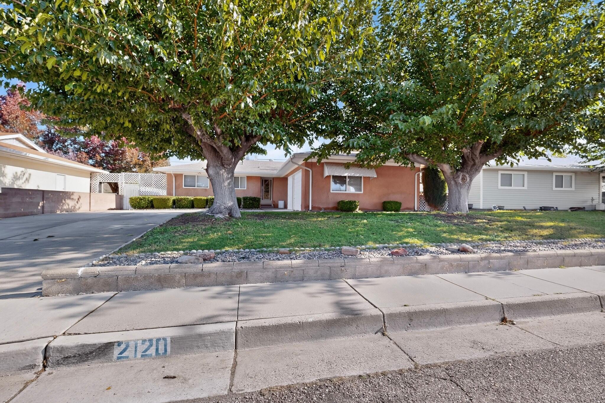 Photo 4 of Single family home for sale at 2120 Glorieta St NE, Albuquerque, NM 87112 | MLS# 1113093 | Listing updated on 2026-10-26