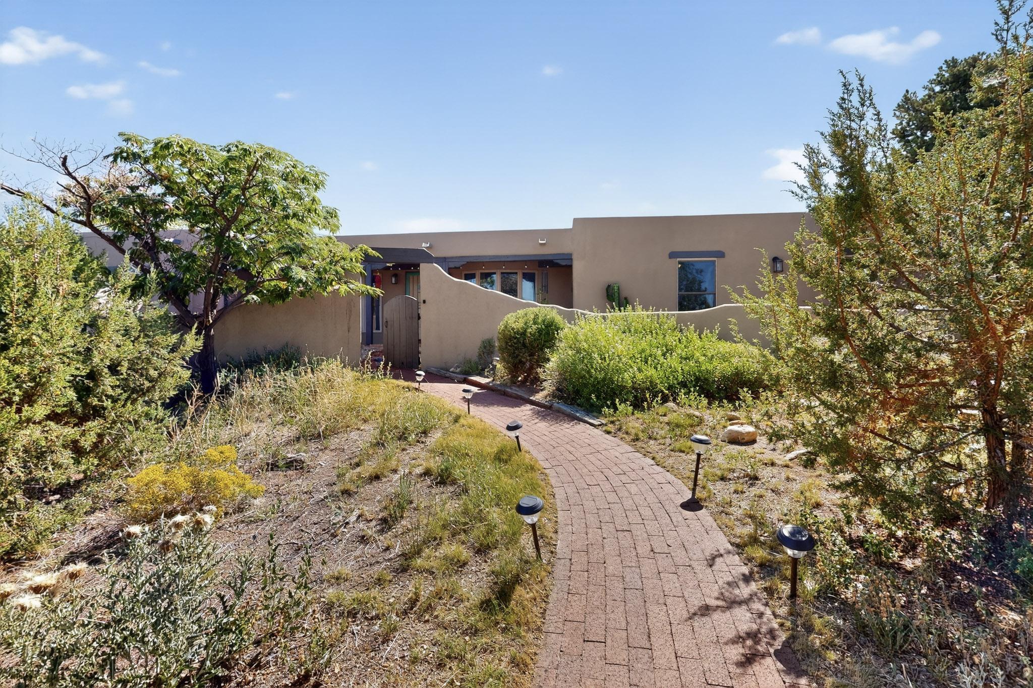 Photo 3 of Single family home for sale at 997 Lynx Loop NE, Albuquerque, NM 87122 | MLS# 1113243 | Listing updated on 2026-10-29