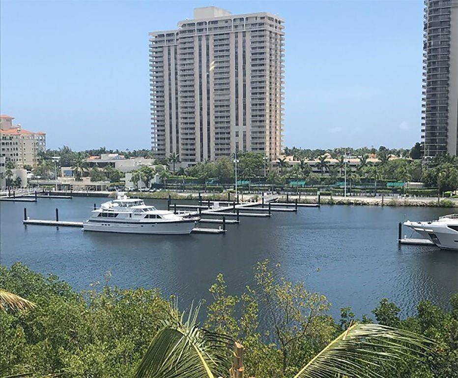 The Yacht Club At Aventur