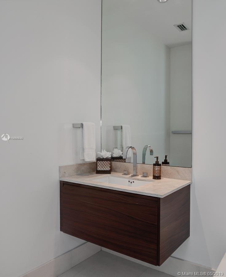 800 S Pointe Dr #903, Miami Beach FL 33139