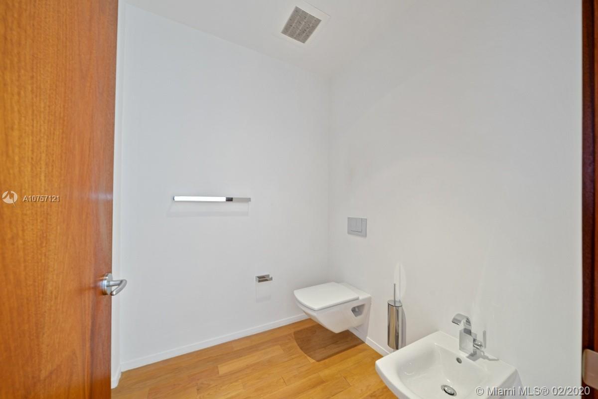 800 S Pointe Dr #1802, Miami Beach FL 33139